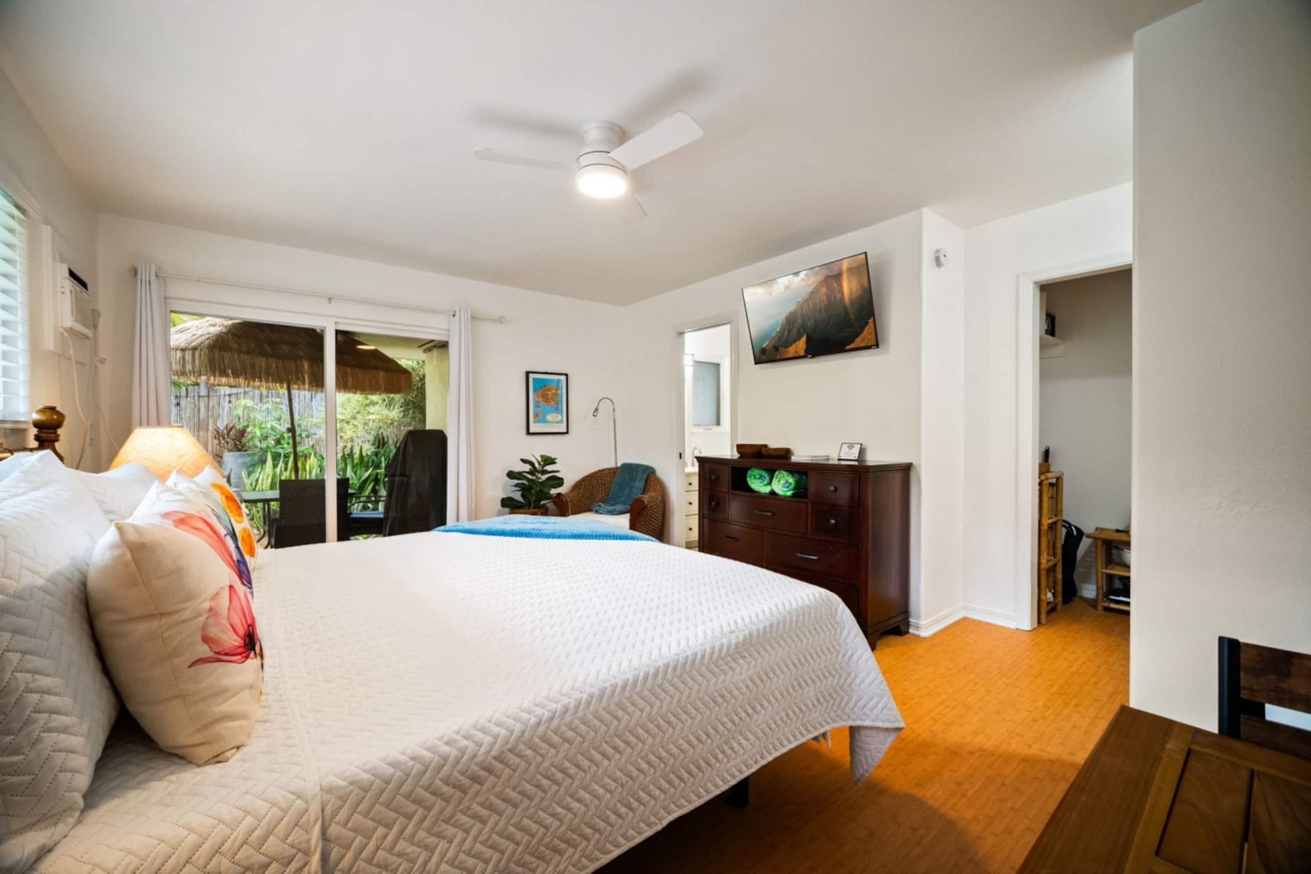 New! Studio Suite with Pool by Beach with AC - Photo 34
