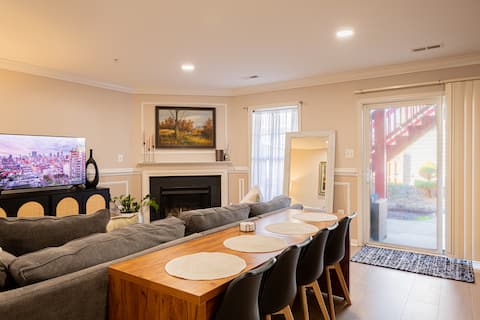 Top performing Airbnb: Luxury Cozy Guesthouse w/ Private Entry & Garage in Frederick