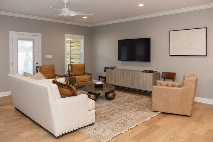 Calm, Contemporary Townhome For Restful Stays - Bowling Green, KY