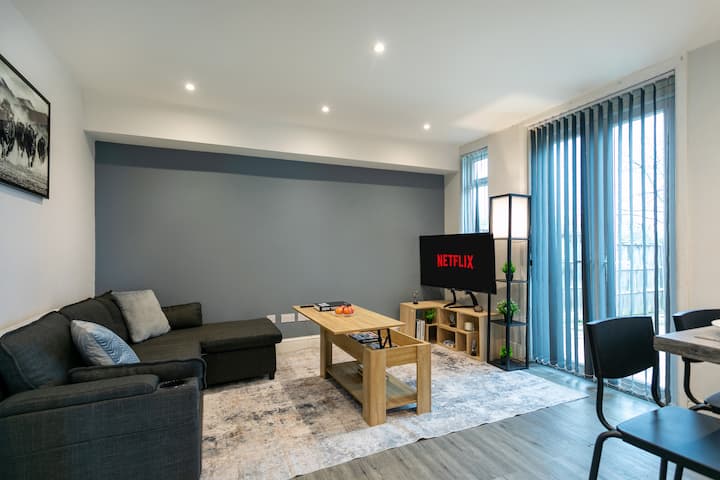 Sleeps 10, 8 Bed, Wifi, Parking, City Cr, 55" Tv - Leicester