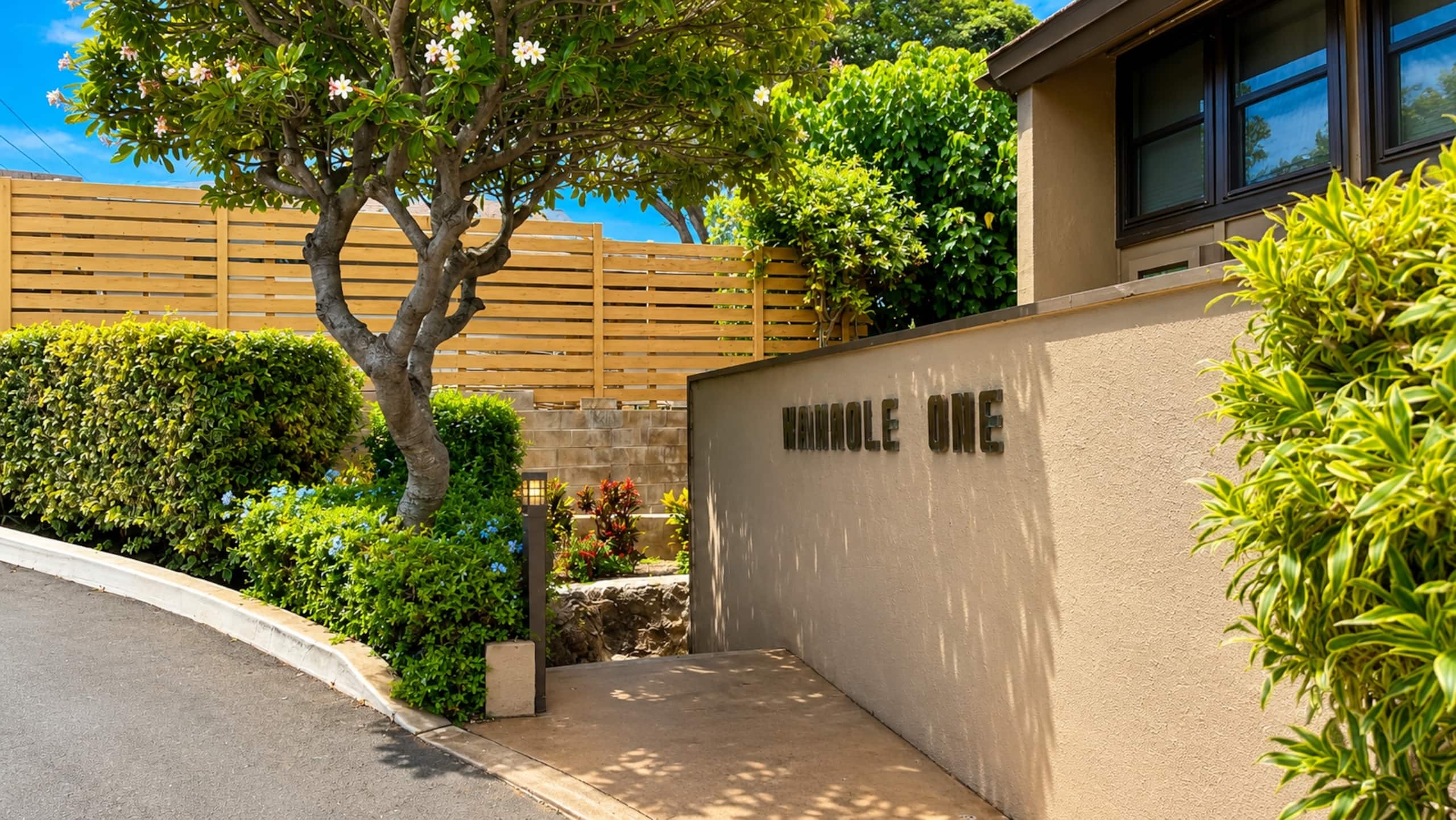 OCEANFRONT, Prestigiously REMODELED Chic Condo** - Image 31