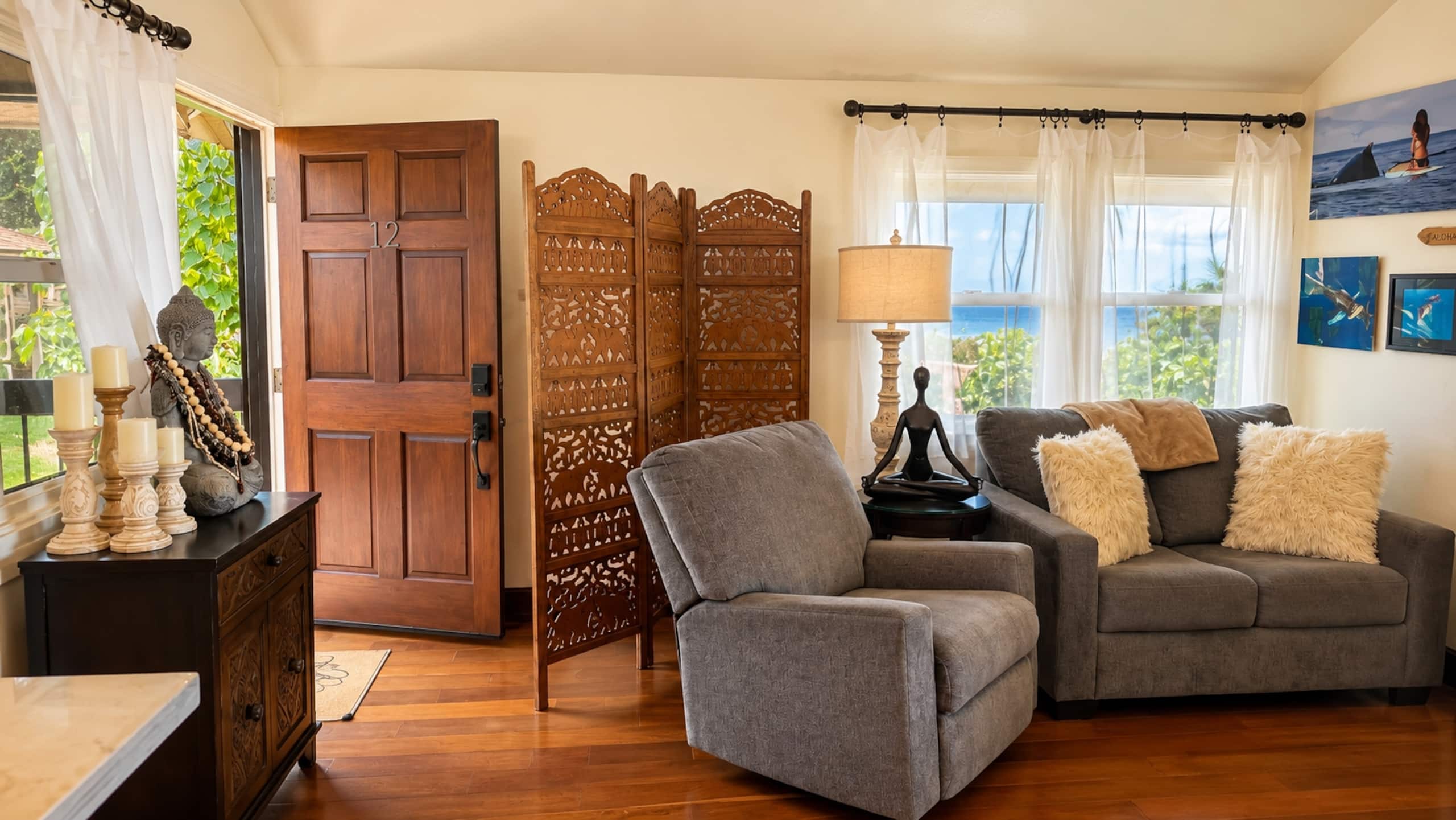 OCEANFRONT, Prestigiously REMODELED Chic Condo** - Image 6