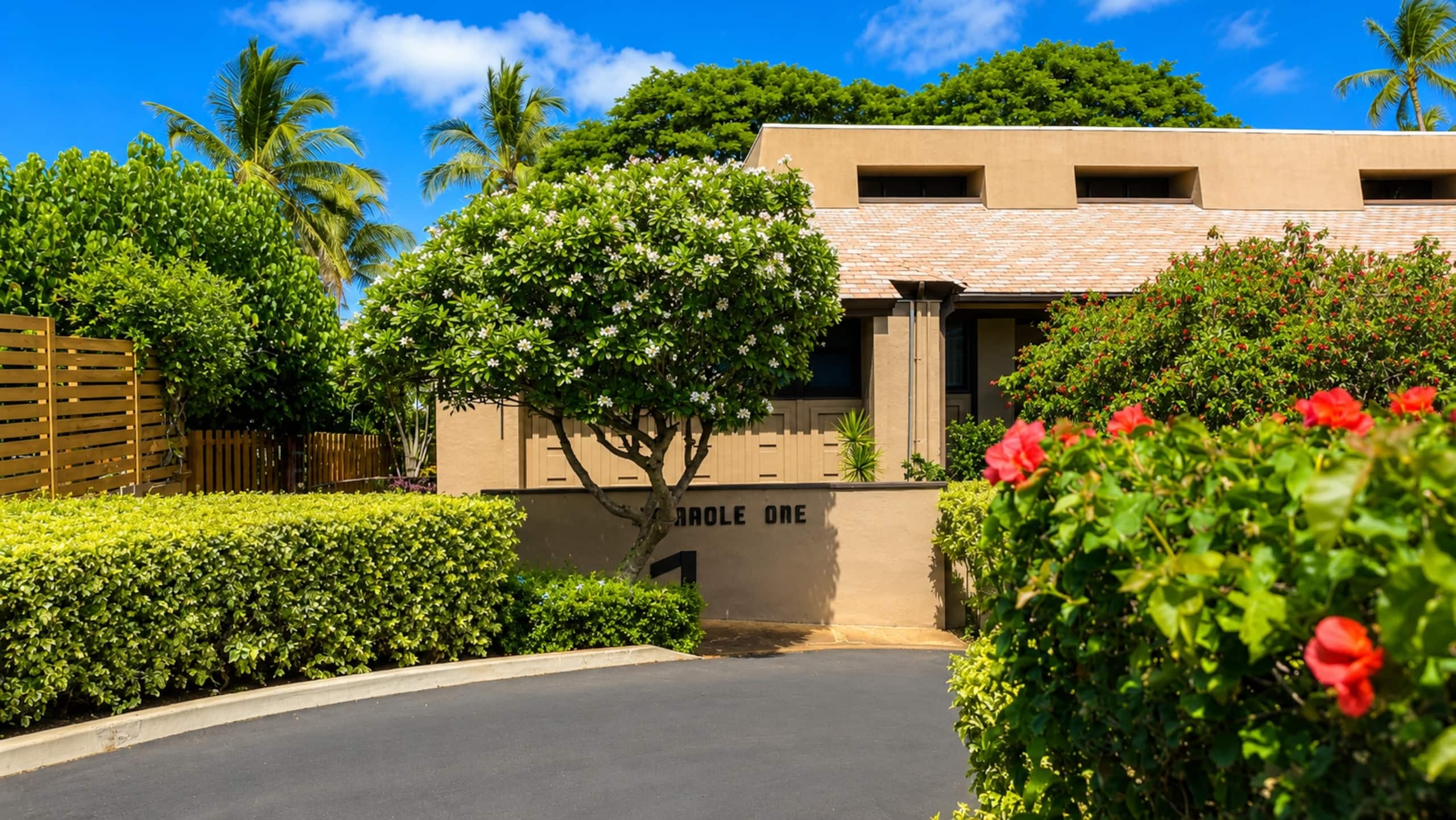 OCEANFRONT, Prestigiously REMODELED Chic Condo** - Image 30