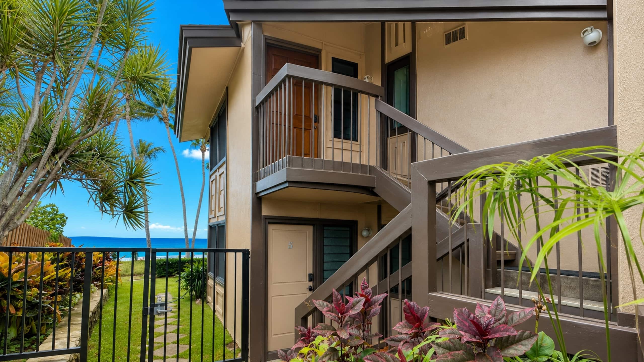 OCEANFRONT, Prestigiously REMODELED Chic Condo** - Image 33