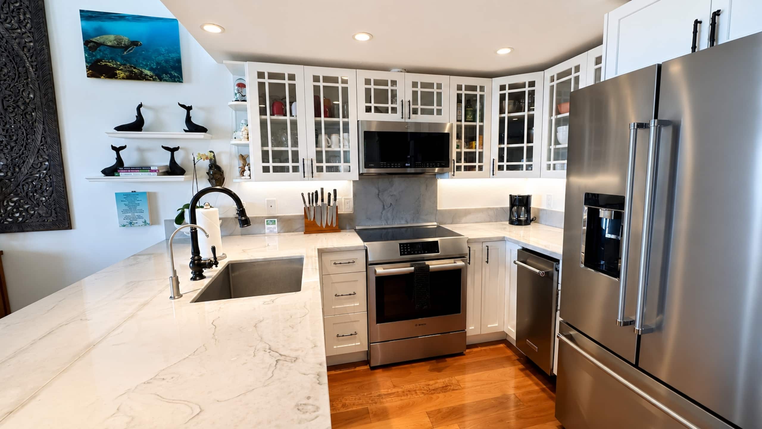 OCEANFRONT, Prestigiously REMODELED Chic Condo** - Image 10
