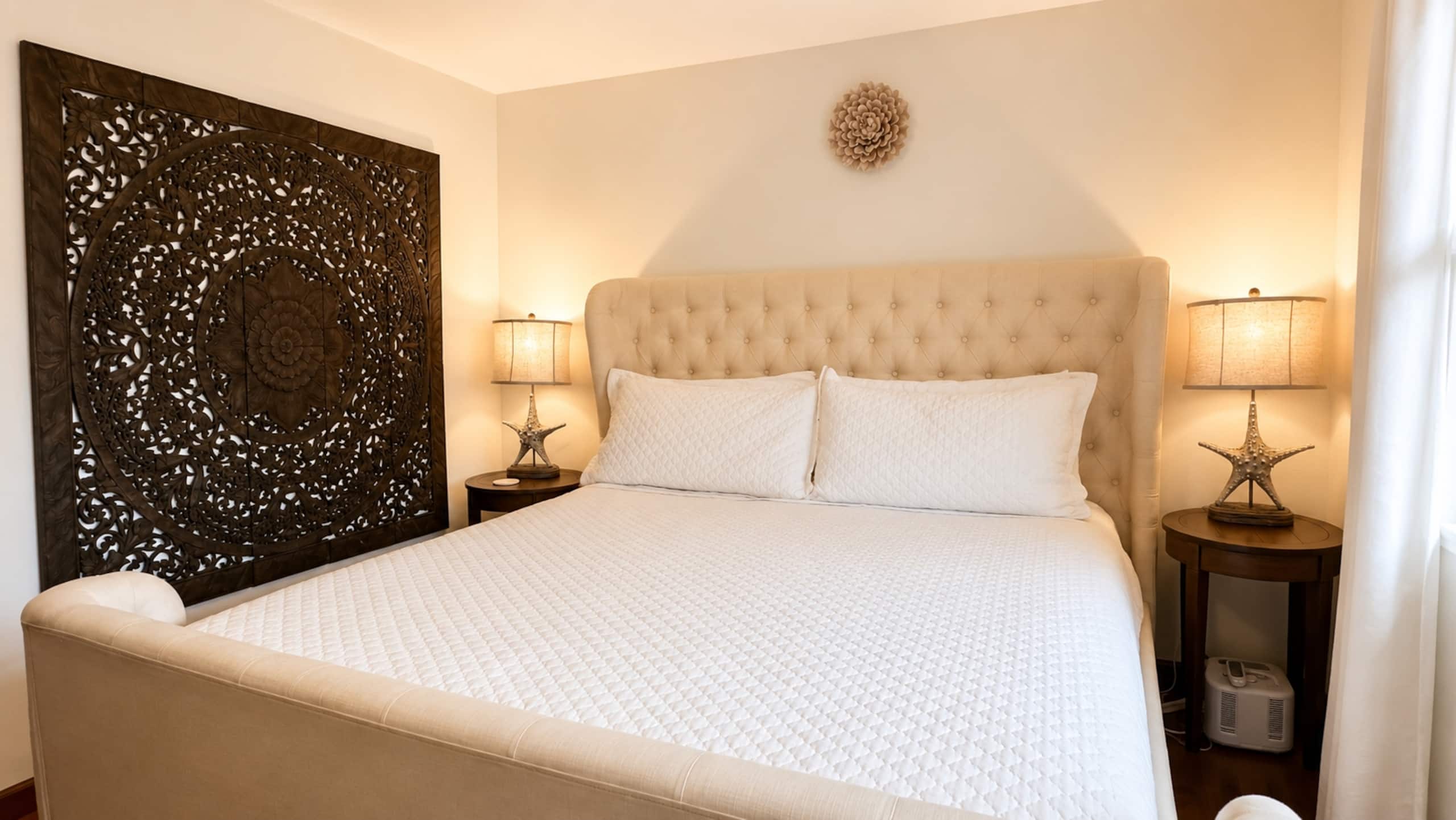 OCEANFRONT, Prestigiously REMODELED Chic Condo** - Image 16