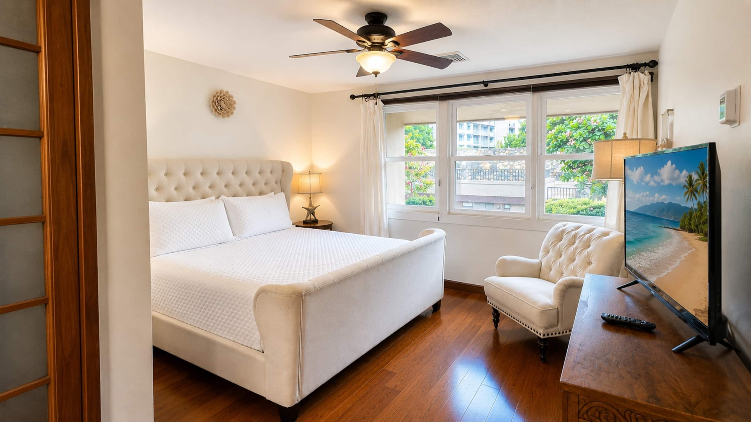 OCEANFRONT, Prestigiously REMODELED Chic Condo** - Image 15
