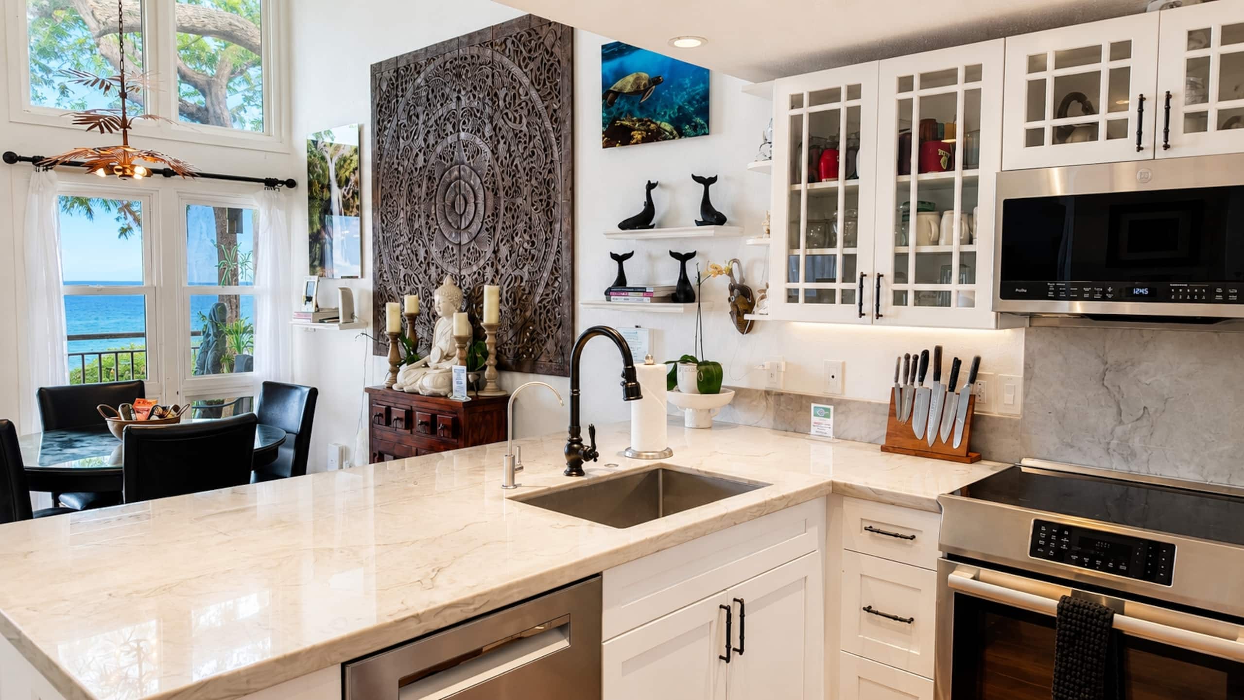 OCEANFRONT, Prestigiously REMODELED Chic Condo** - Image 8