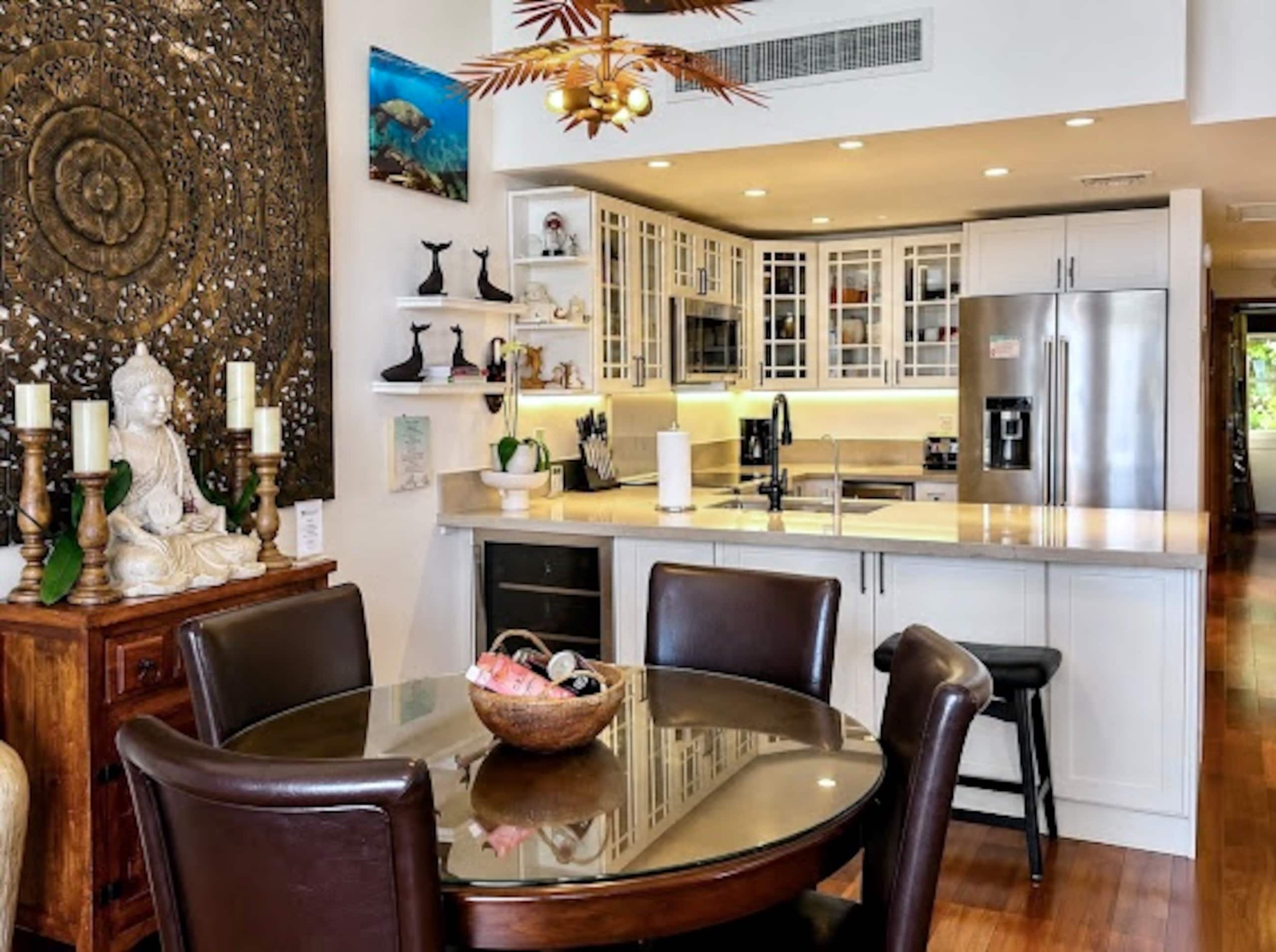 OCEANFRONT, Prestigiously REMODELED Chic Condo** - Image 13