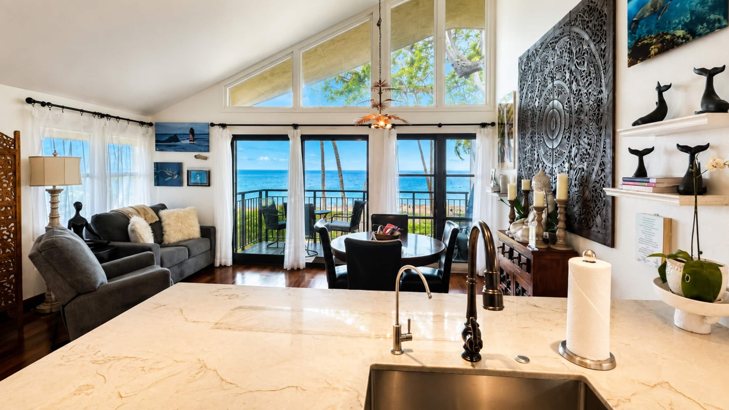 OCEANFRONT, Prestigiously REMODELED Chic Condo** - Image 7