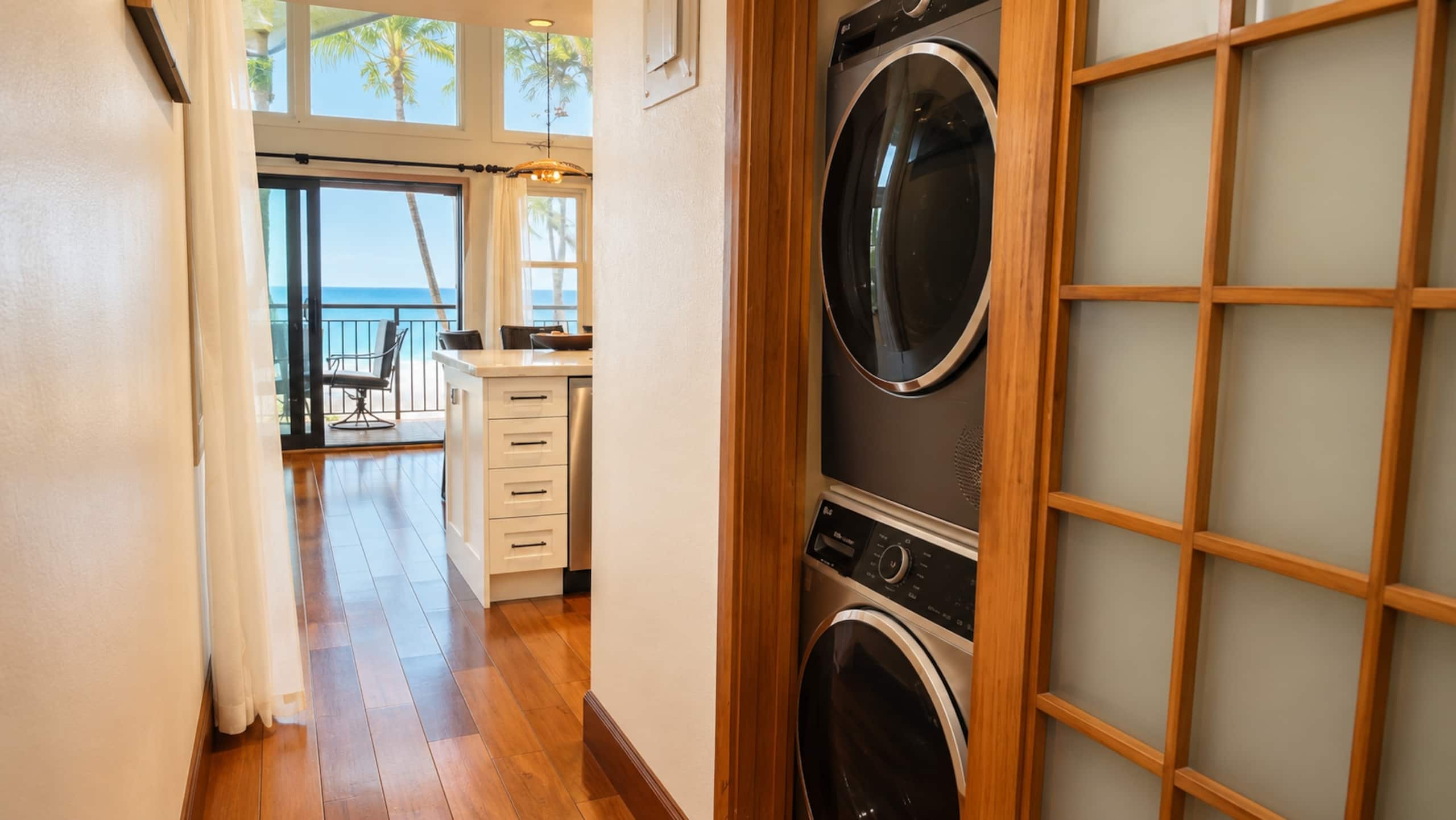 OCEANFRONT, Prestigiously REMODELED Chic Condo** - Image 28