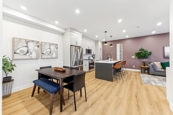 Two Primary Suites, Near Transit Lrt, Garage - 卡加利
