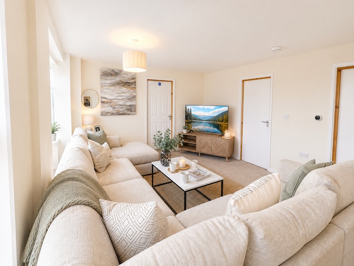 Large 4 Br | 6 Beds | Free Parking - Bridgwater