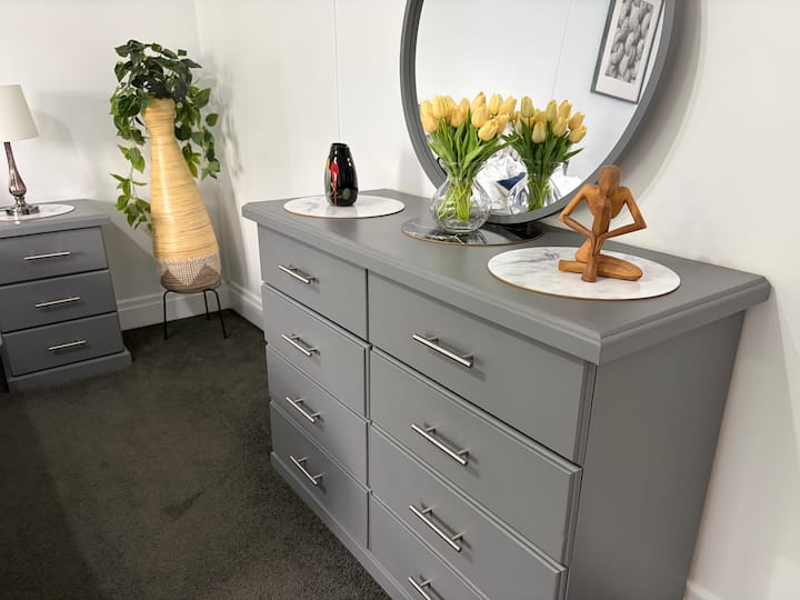 ห้องนอนที่ได้รับการตกแต่งอย่างดีสำหรับการเข้าพักระยะยาวหากต้องการ 8 ดาวเลย