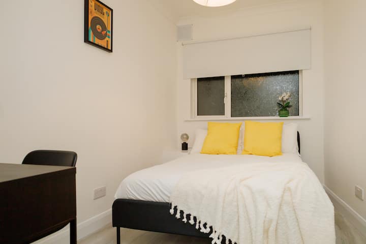 Cosy Double Bedroom In Fontenoy St. - Dublin