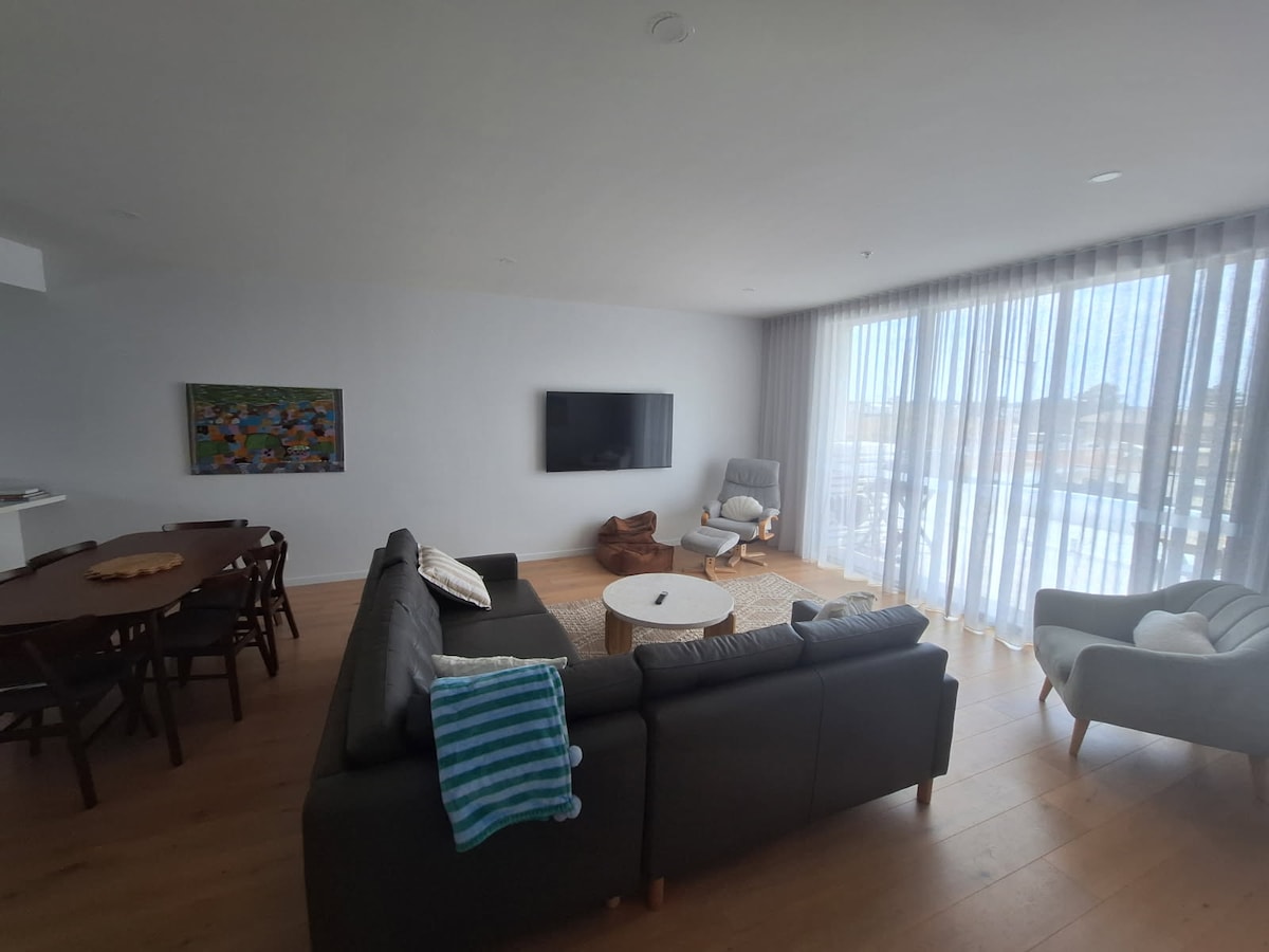 Top Airbnb: Waterfront apartment in St Leonards