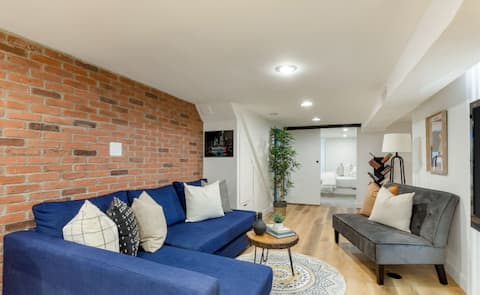 Top Airbnb: Charming spot in the heart of Trinity Bellwoods in University—Rosedale