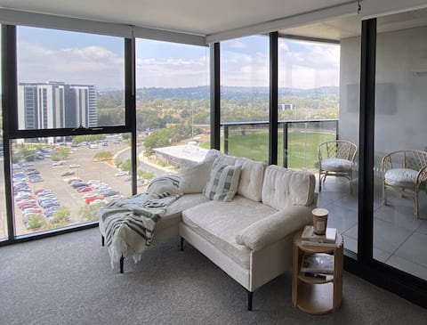 Top Airbnb: Lux unit - close to Hospital & Westfield in Phillip
