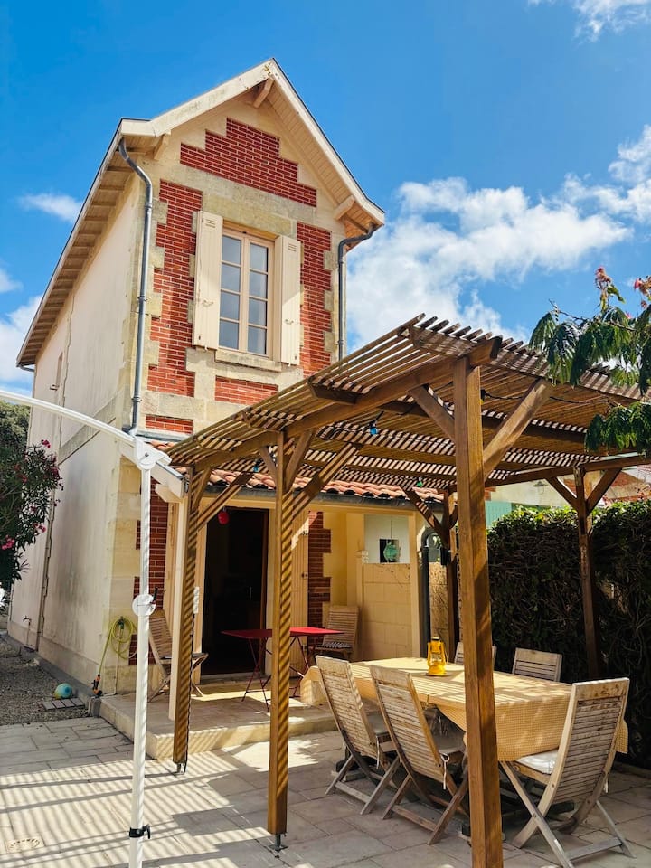 Jolie Villa Centrale Avec Terrasse Proche Plage - Soulac-sur-Mer