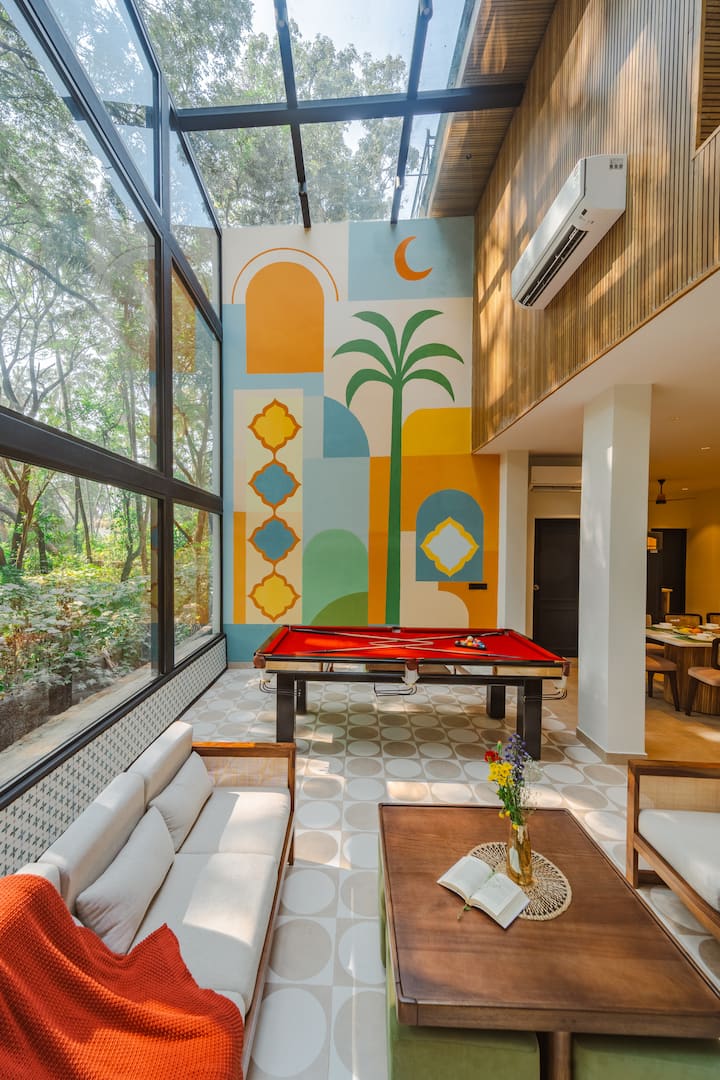A serene 5BHK glass house amid lush Goan greenery