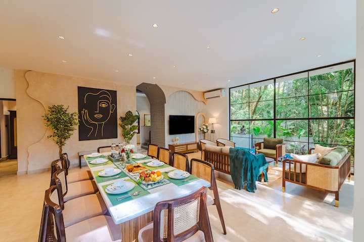 A serene 5BHK glass house amid lush Goan greenery