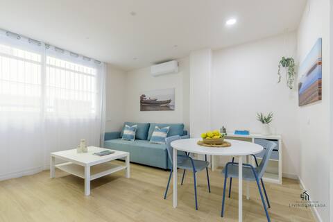 Anuncio de Airbnb popular: Nereo Beach Apartment by Living4Malaga en Baños Del Carmen