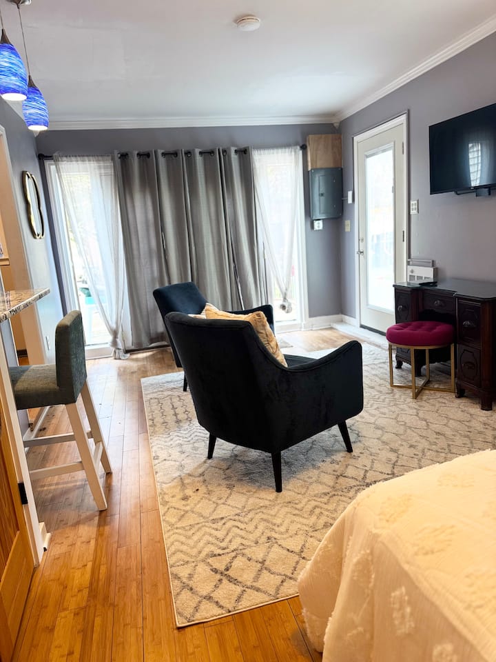 Dandelion Guesthouse - Relaxing Getaway - Greensboro, NC