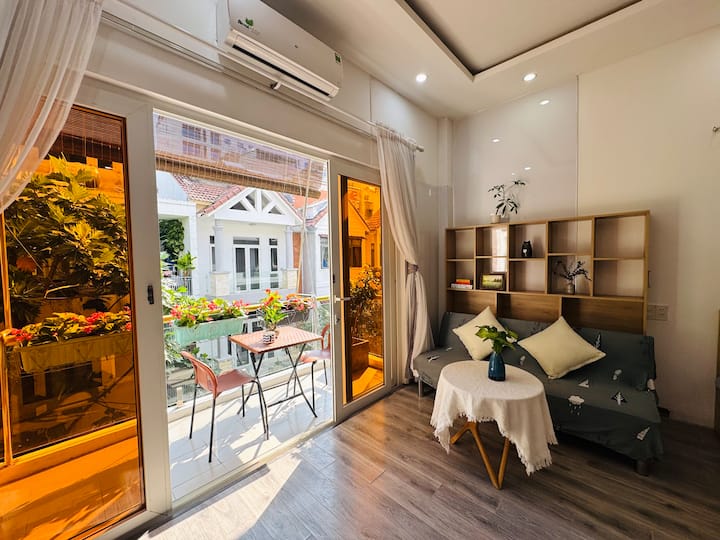Balizahome_mykhebeach_balcony_cozy Apartment3 - Da Nang