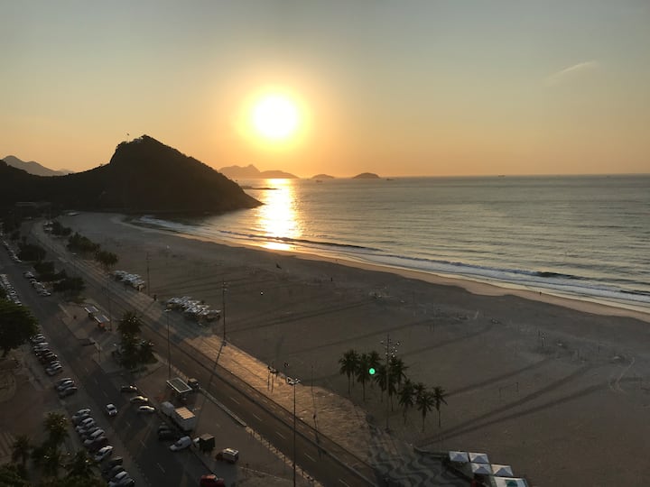 Apartamento Charmoso A Três Quadras Da Praia. - Copacabana
