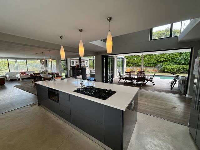 4 bedroom villa in secure estate with lake views gallery image 5