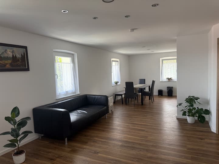 Großzügige, Moderne 3 Zimmer Wohnung Mit Parkplatz - Bayreuth