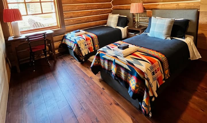 Firetower Lodge Lodgepole Wing - Twin XL Bedroom
The Lodgepole wing has 4 bedrooms and 2 shared full baths.