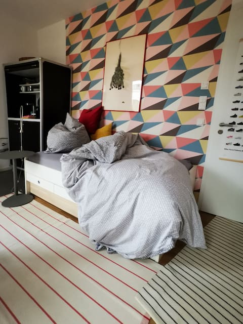 Top Airbnb: Modern studio next to ECB in the vibrant East End in Ostend