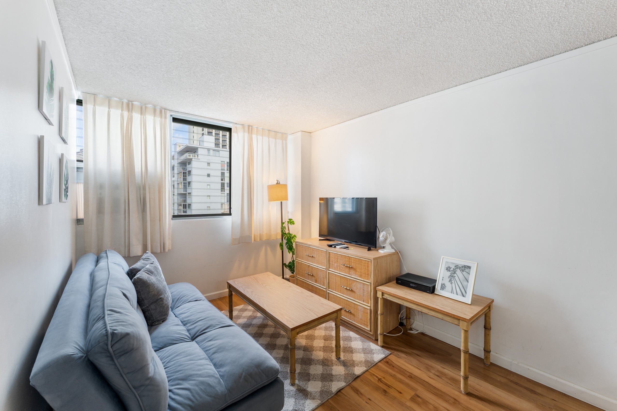 Convenient location 1 bdrm in Waikiki with Parking - Image 2