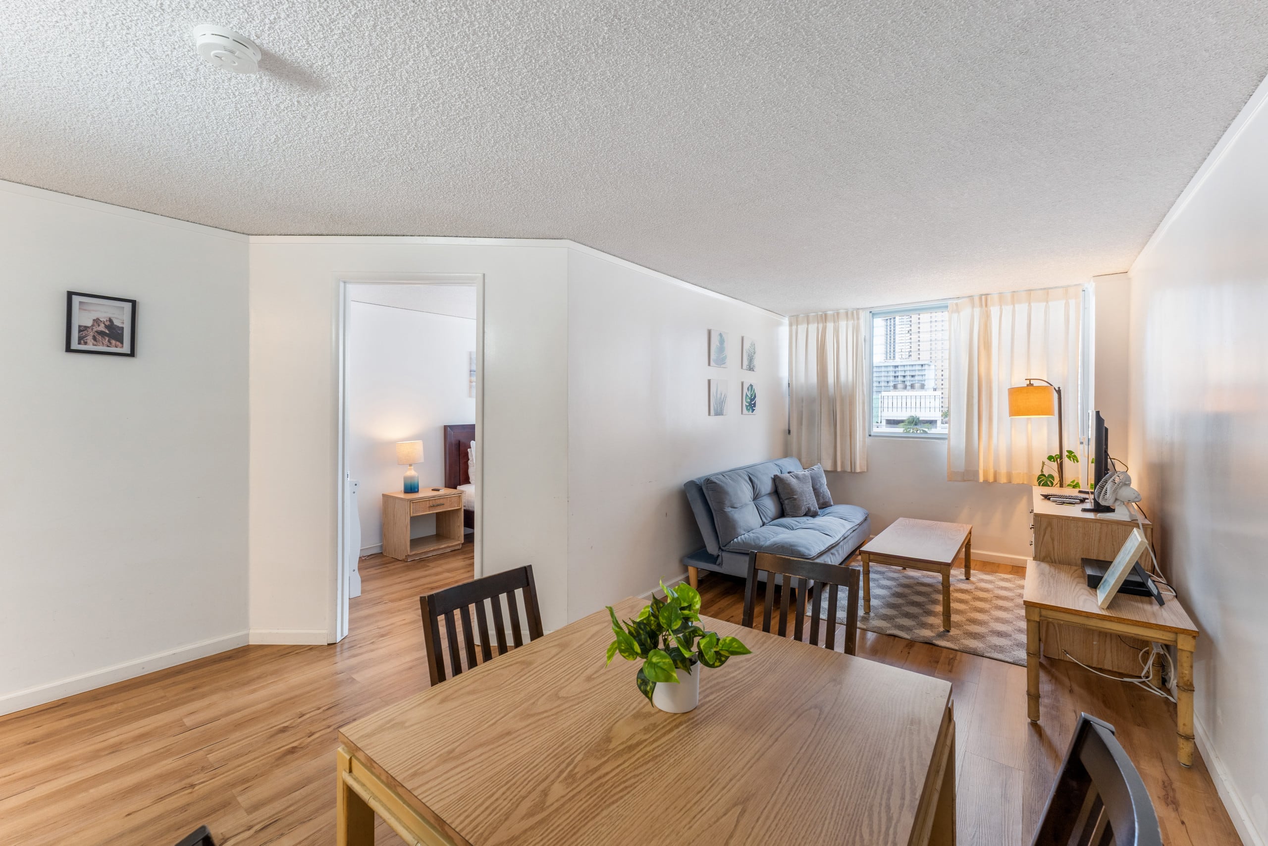 Convenient location 1 bdrm in Waikiki with Parking - Image 1