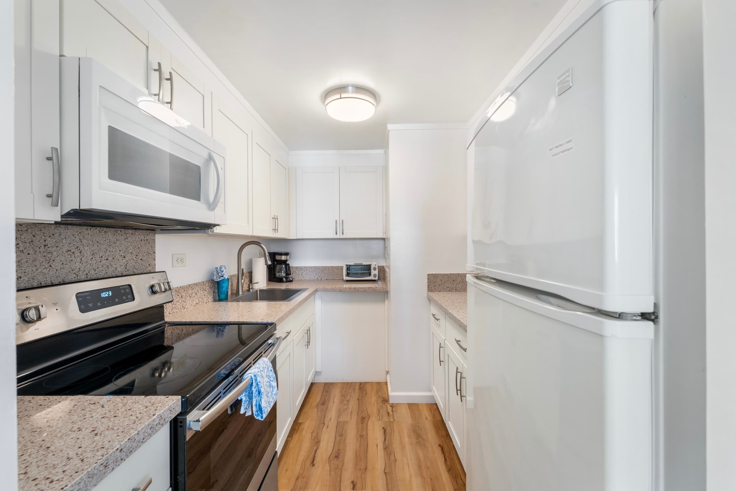 Convenient location 1 bdrm in Waikiki with Parking - Image 5
