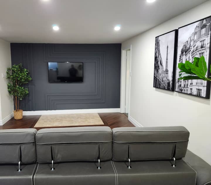 Cozy Private Basement Retreat | Comfort + Parking - Oshawa