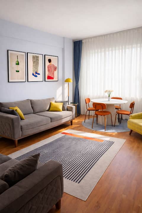 Top Airbnb: Designer 2BR | 1 min Tram | 10 min Sultanahmet in Istanbul