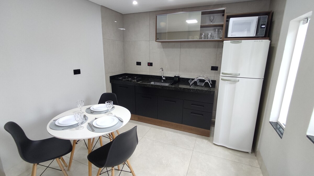 Top Airbnb: New 2-bedroom apartment, ground floor, with air conditioning and garage, sleeps 3 em Maringá