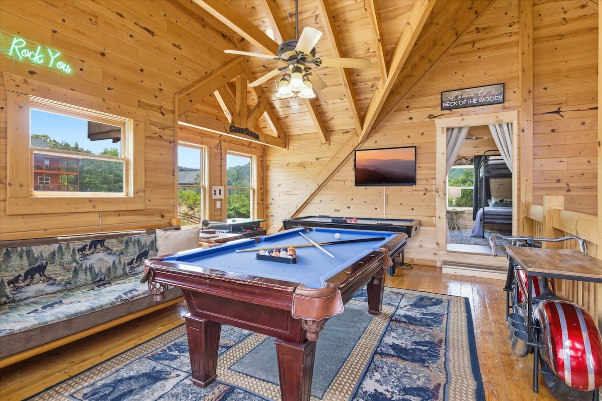 Pinewood Lodge by Beyond Expectations: w/ Hot Tub - Cabins for