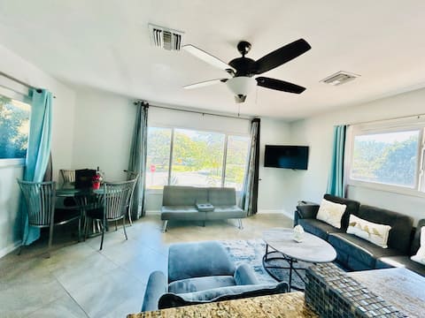 Successful Airbnb property: Private, Bright, Open- Wilton/Ft Laud Near Beach in Wilton Manors