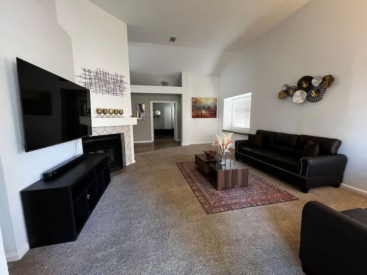 Spacious 3br/2ba Henderson Home - Henderson, NV