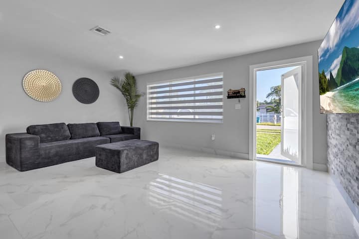 Paradise Pool Retreat - Florida City, FL