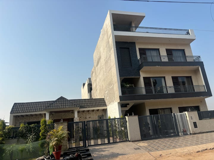 8 Bhk In Mohali - Chandigarh