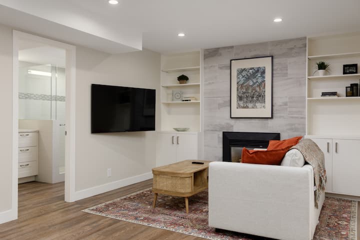 Grousewoods Suite: 2br + Pool - Fifa 2026 Ready - West Vancouver