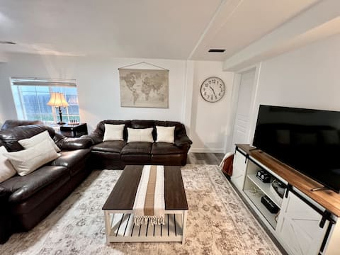 Popular Airbnb listing: Hollinger Retreat | Family-Friendly Basement Stay in Monument Valley / San Juan County