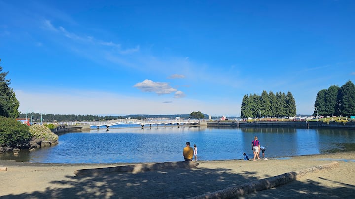 Private Croatia Kingbed Room In Nanaimo - Nanaimo