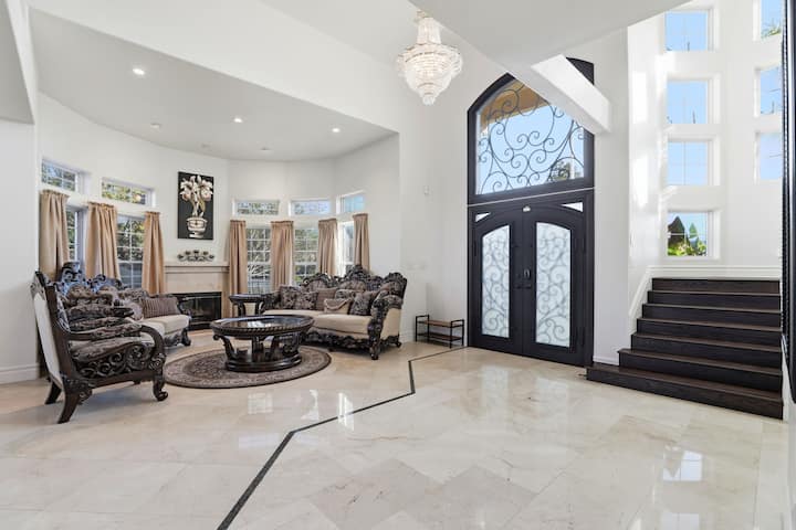 Luxe Estate W/ Pool | Sleeps 10 - Morgan Hill, CA