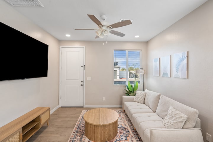 New 1br/1ba | Pool, Gym & Parking| - Glendale, AZ