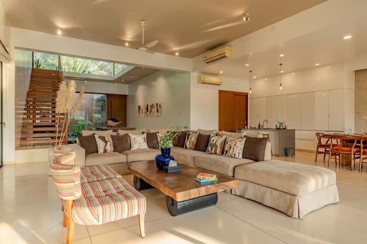 Living room image 6
